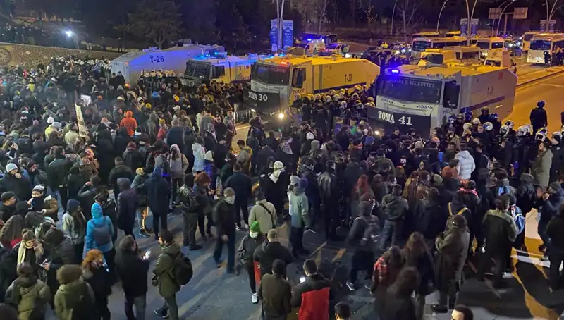 İstanbul ve Ankara'da Öğrenciler İmamoğlu için Sokağa İndi: Diploma İptali ve Gözaltılara Tepki