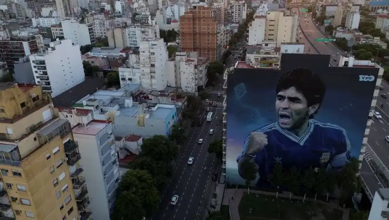 Maradona'nın Ölümü: Sağlık Çalışanları Cinayetle Yargılanıyor, Gerçek Ne?