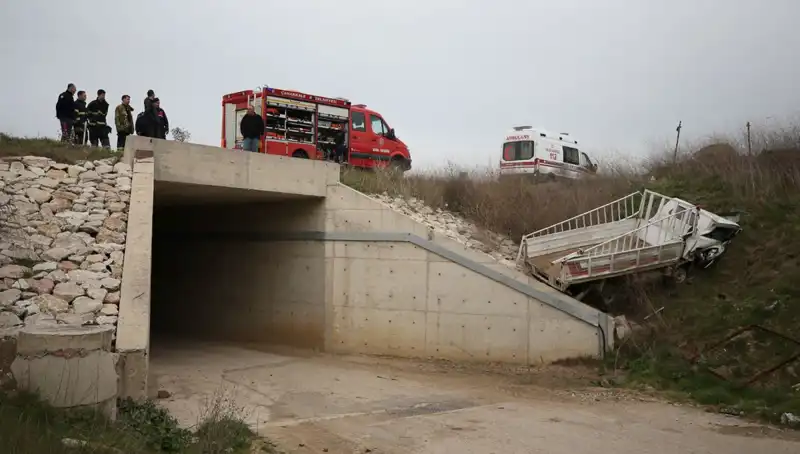 Kamyonetin Alt Geçide Düşmesiyle Talihsiz Kaza: 1 Kişi Hayatını Kaybetti