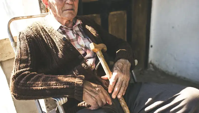 100 Yaşındaki İnsanın 16'sı Depresyonla Mücadele Ediyor: Yalnızlık Tehlikesi