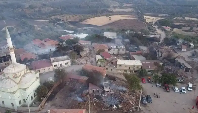 Çanakkale'de Yangın Felaketi: Havadan Görüntüler Korkutucu Manzaralar Sunuyor