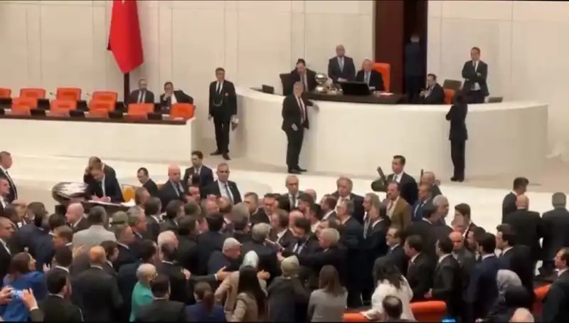 Mecliste Unutulan Emekli İkramiyesi Krizi Büyüyor