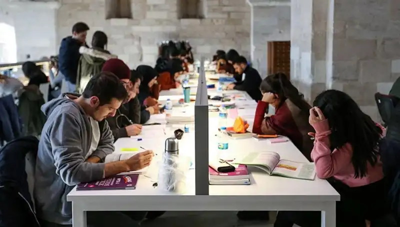 Üniversitelerin 2023-2024 Eğitim Takvimi: Başlangıç Tarihleri Açıklandı!