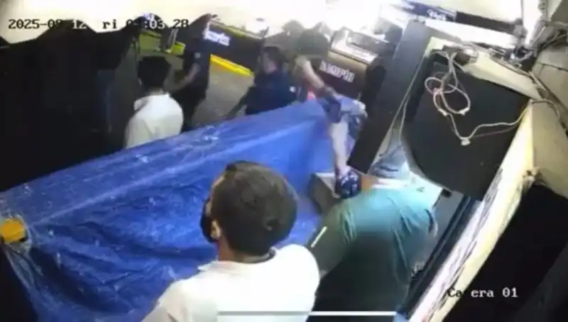 Ortaköy'de Geceye Damga Vuran Kavga: Tekme Tokat Birbirlerine Girdiler