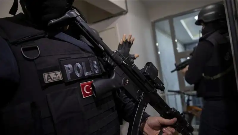 Adana merkezli dev çete operasyonu: 5 ilde 80 gözaltı!